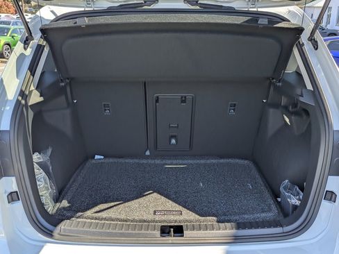 New 2026 Volkswagen Taos SE image 28