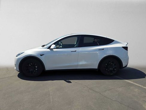 Used 2022 Tesla Model Y Long Range AWD/4WD image 6