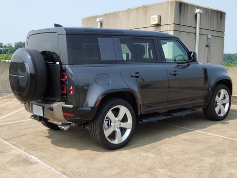 New 2025 Land Rover Defender 110 X-Dynamic SE image 2