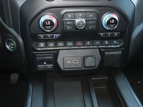 Used 2021 GMC Sierra 2500 Denali w/ Denali Black Diamond Edition AWD/4WD image 28