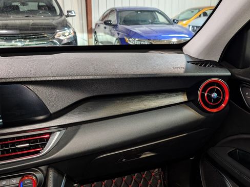 Used 2019 Alfa Romeo Stelvio AWD image 38