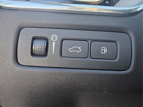 Used 2019 Volvo XC60 T8 R-Design w/ Advanced Package image 28