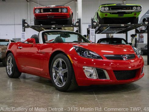 Used 2009 Saturn Sky Red Line RWD image 11