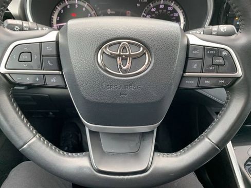 Used 2023 Toyota Highlander XLE image 16