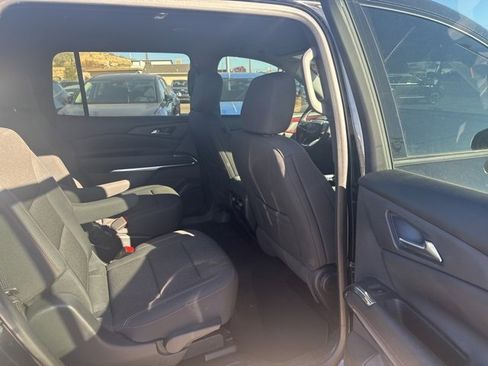 Used 2024 Chevrolet Traverse Z71 image 8