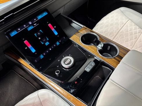 Used 2025 Cadillac Escalade Sport Platinum w/ LPO, ONYX Package image 13