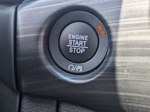 Used 2022 Jeep Grand Cherokee Laredo X image 35