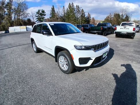 New 2025 Jeep Grand Cherokee Laredo X w/ Luxury Tech Group I AWD/4WD image 3