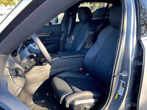 Used 2026 BMW i5 eDrive40 w/ Premium Package image 25