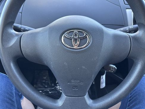 Used 2010 Toyota Yaris 4-Door Hatchback FWD image 38