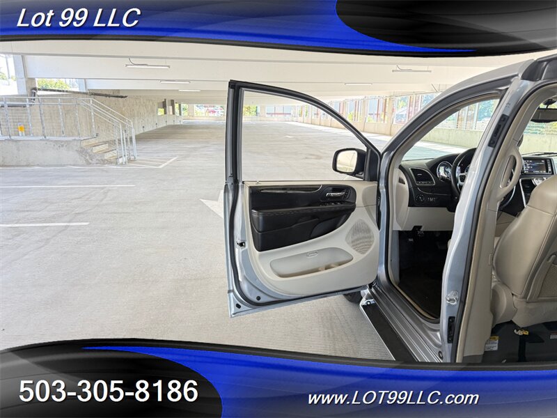 Used 2013 Chrysler Town & Country Limited w/ Luxury Group FWD image 34