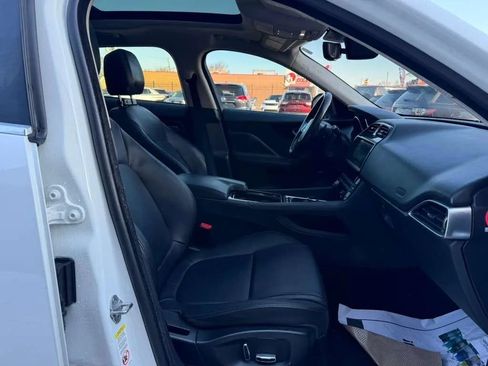 Used 2019 Jaguar F-PACE Premium image 12