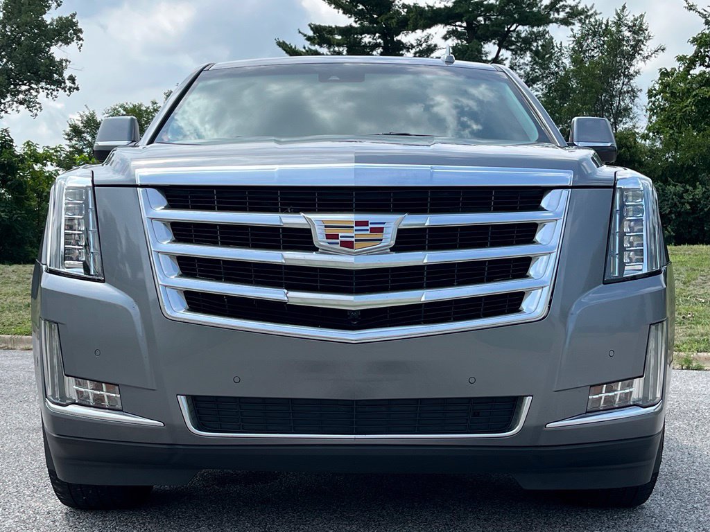 Used 2018 Cadillac Escalade Luxury w/ LPO, Radiant Package AWD/4WD image 2