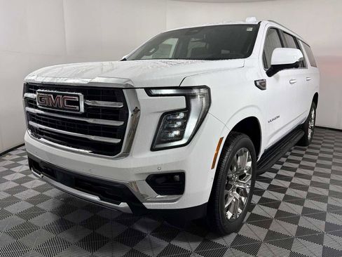 New 2026 GMC Yukon XL Elevation image 3