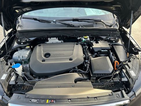 Used 2023 Volvo XC40 B5 Plus image 29