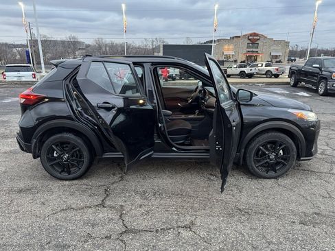 Used 2024 Nissan Kicks SR image 8