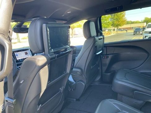 New 2026 Chrysler Pacifica Select image 23