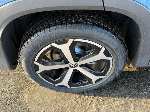 New 2025 Volkswagen Tiguan SE image 4