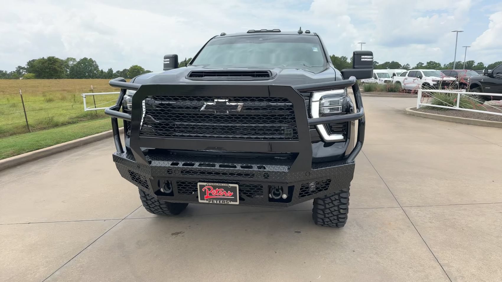 Used 2025 Chevrolet Silverado 2500 High Country w/ Midnight Edition AWD/4WD image 4