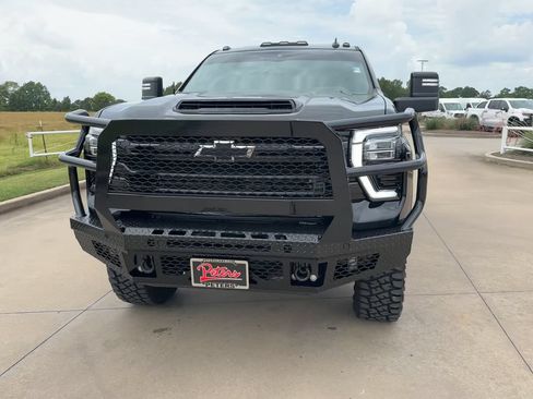 Used 2025 Chevrolet Silverado 2500 High Country w/ Midnight Edition AWD/4WD image 4