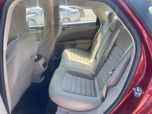 Used 2018 Ford Fusion SE FWD image 21