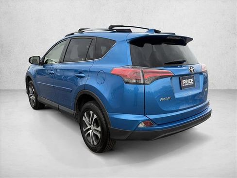 Used 2018 Toyota RAV4 LE image 8