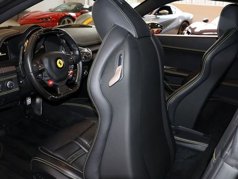 Used 2011 Ferrari 458 Italia Coupe RWD image 86