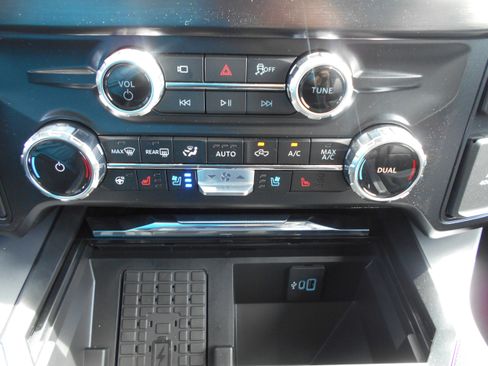 Used 2026 Ford F250 Lariat w/ Black Appearance Package image 11