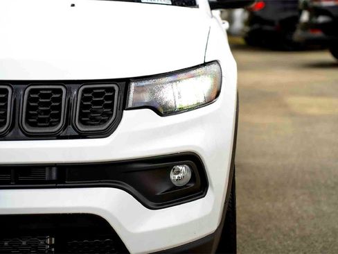 New 2026 Jeep Compass Latitude image 8