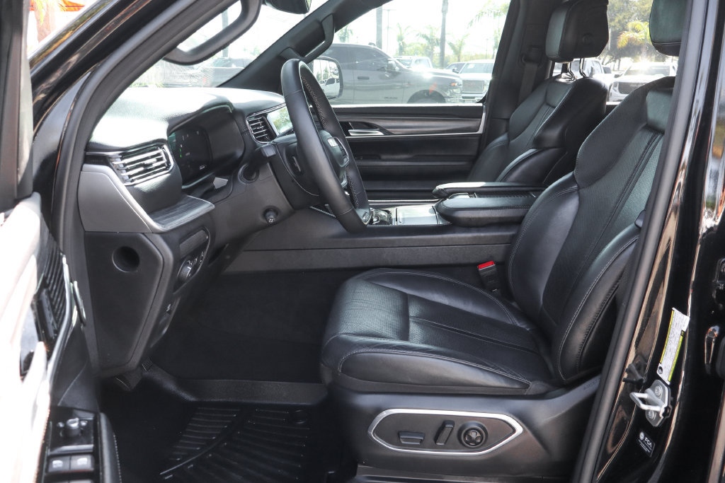 Used 2024 Jeep Wagoneer Series II w/ Flexible Seating Group RWD image 20