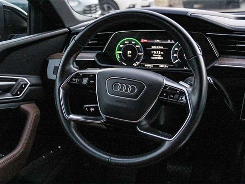 Used 2022 Audi e-tron Premium w/ Convenience Plus Package image 16