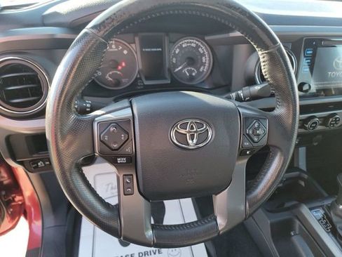 Used 2017 Toyota Tacoma TRD Off-Road image 14