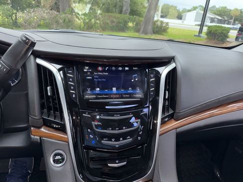 Used 2020 Cadillac Escalade 2WD image 68