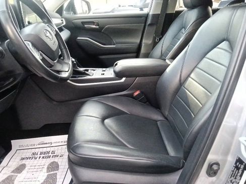 Used 2023 Toyota Highlander L image 15