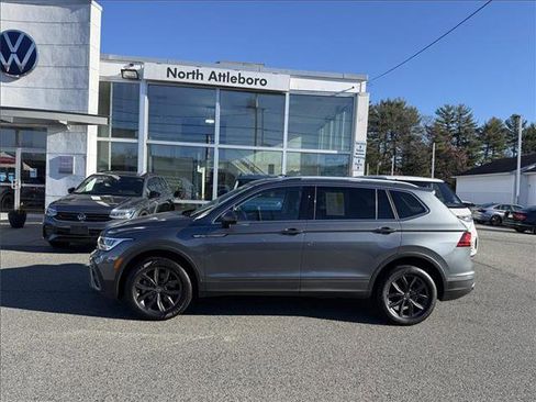 Used 2022 Volkswagen Tiguan SE w/ Panoramic Sunroof Package AWD/4WD image 2