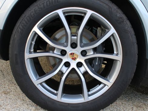 Certified 2025 Porsche Cayenne image 15