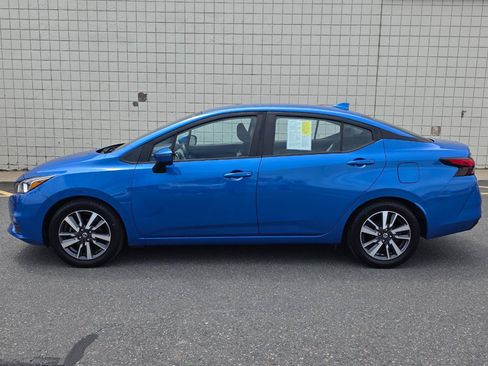 Used 2021 Nissan Versa SV FWD image 4