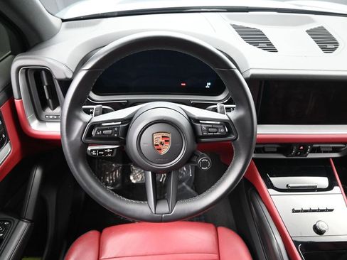 Used 2024 Porsche Cayenne image 20