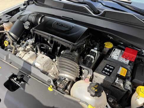 Used 2024 Jeep Compass Latitude image 33