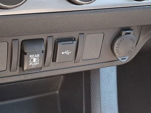 Used 2020 Toyota Tacoma SR5 AWD/4WD image 25