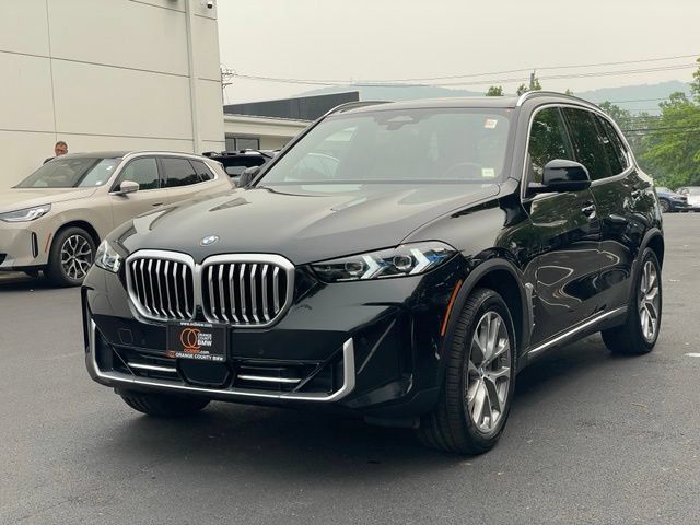 Used 2026 BMW X5 xDrive40i w/ Premium Package AWD/4WD image 2