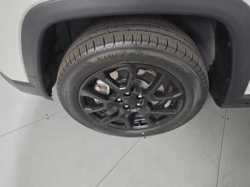 Used 2023 Jeep Compass Latitude AWD/4WD image 10