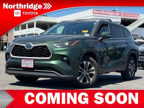 Used 2023 Toyota Highlander XLE w/ Protection Package #3 (TMS) AWD/4WD image 2