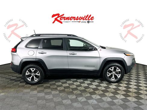 Used 2017 Jeep Cherokee Trailhawk w/ Comfort/Convenience Group image 8