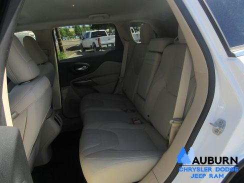 Used 2019 Jeep Cherokee Latitude w/ Popular Appearance Group FWD image 17