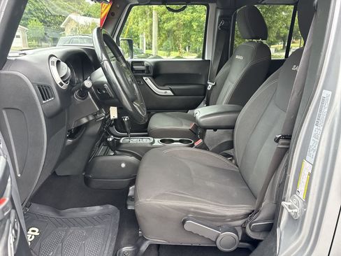 Used 2018 Jeep Wrangler Unlimited Sahara AWD/4WD image 16
