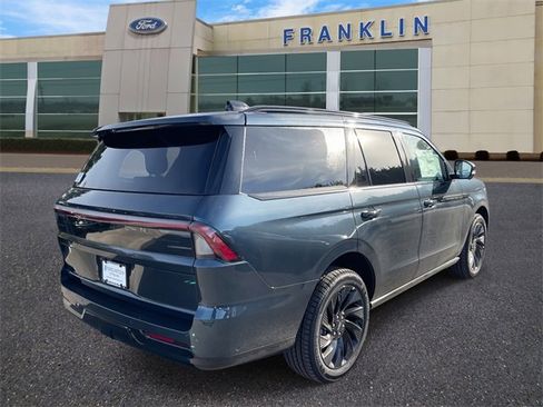 New 2025 Lincoln Navigator Reserve w/ Jet Appearance Package image 3