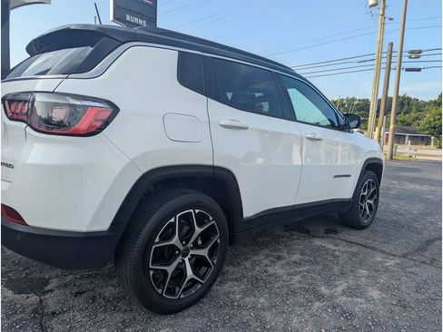 Used 2025 Jeep Compass Limited AWD/4WD image 3