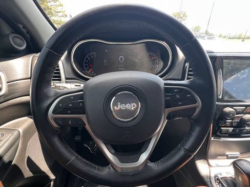 Used 2022 Jeep Grand Cherokee Laredo X RWD image 16