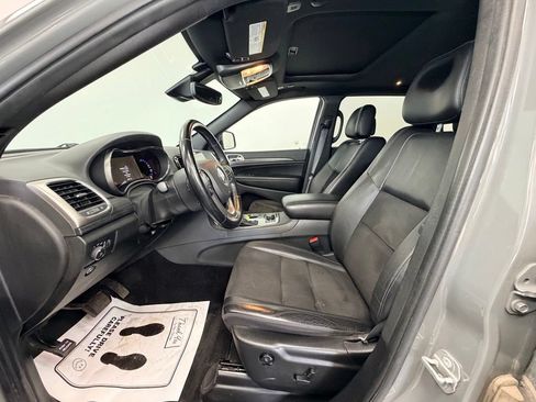Used 2022 Jeep Grand Cherokee Altitude AWD/4WD image 2